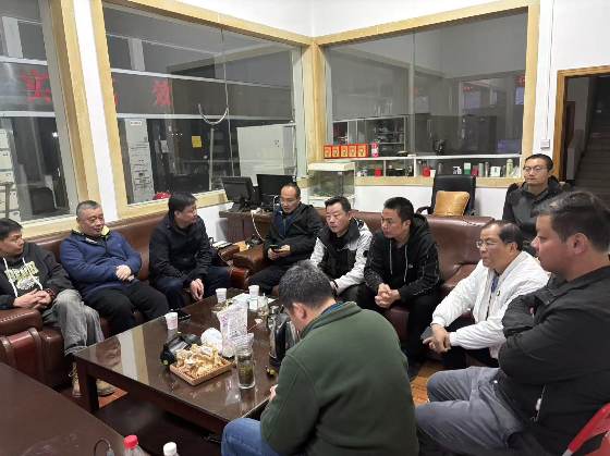 党建引领筑防线 党旗飘扬护安播